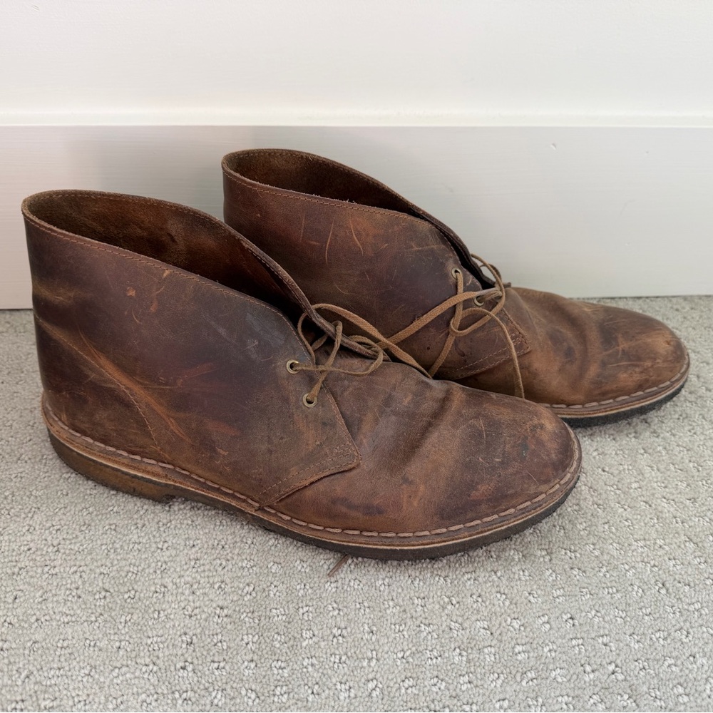 Clarks Men's Chukka Boots in Distressed Brown